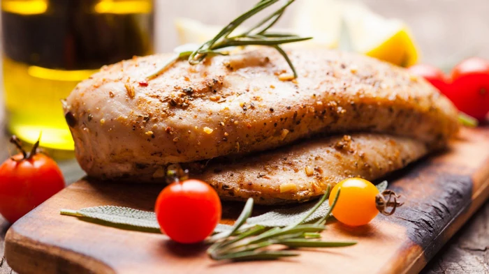 Filete de pollo al horno sobre almohada de pomelo: una receta original