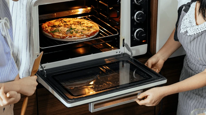 Sin quemarse ni empaparse: qué hacer para que el horno cocine los alimentos de manera uniforme